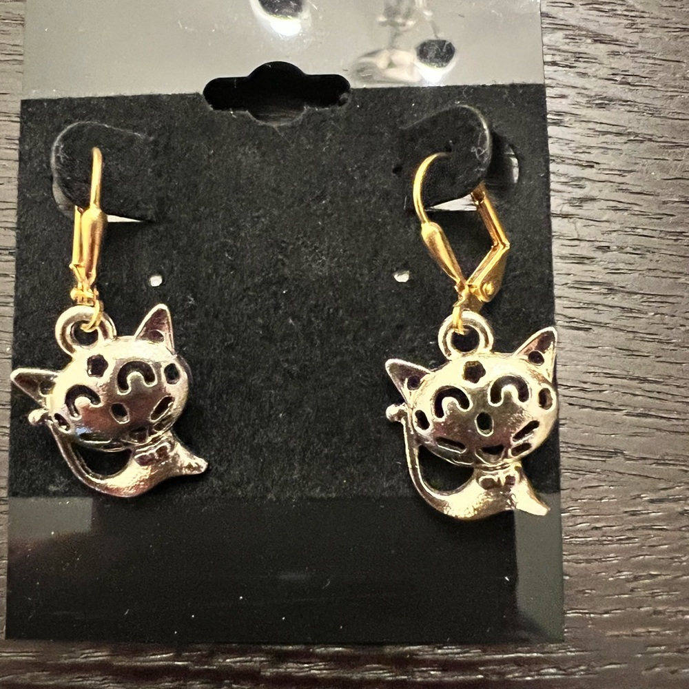 Kitty Cat Silvertone/ Goldtone mix costume jewelry earring pierced dangle drop